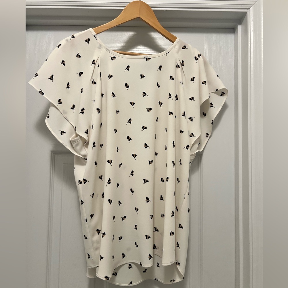 Ann Taylor flutter sleeve print blouse in XL